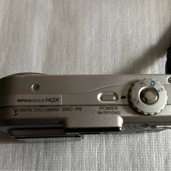 Sony Digital Camera Cybershot DSC-P9 4.0MP SilverWith Manuals